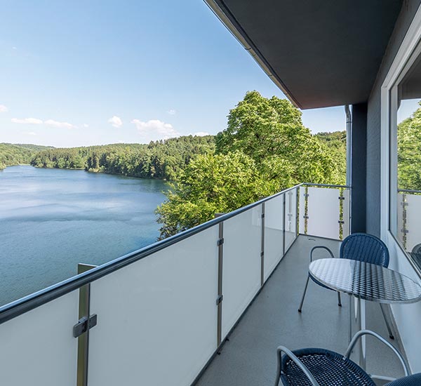 Single rooms with lake view